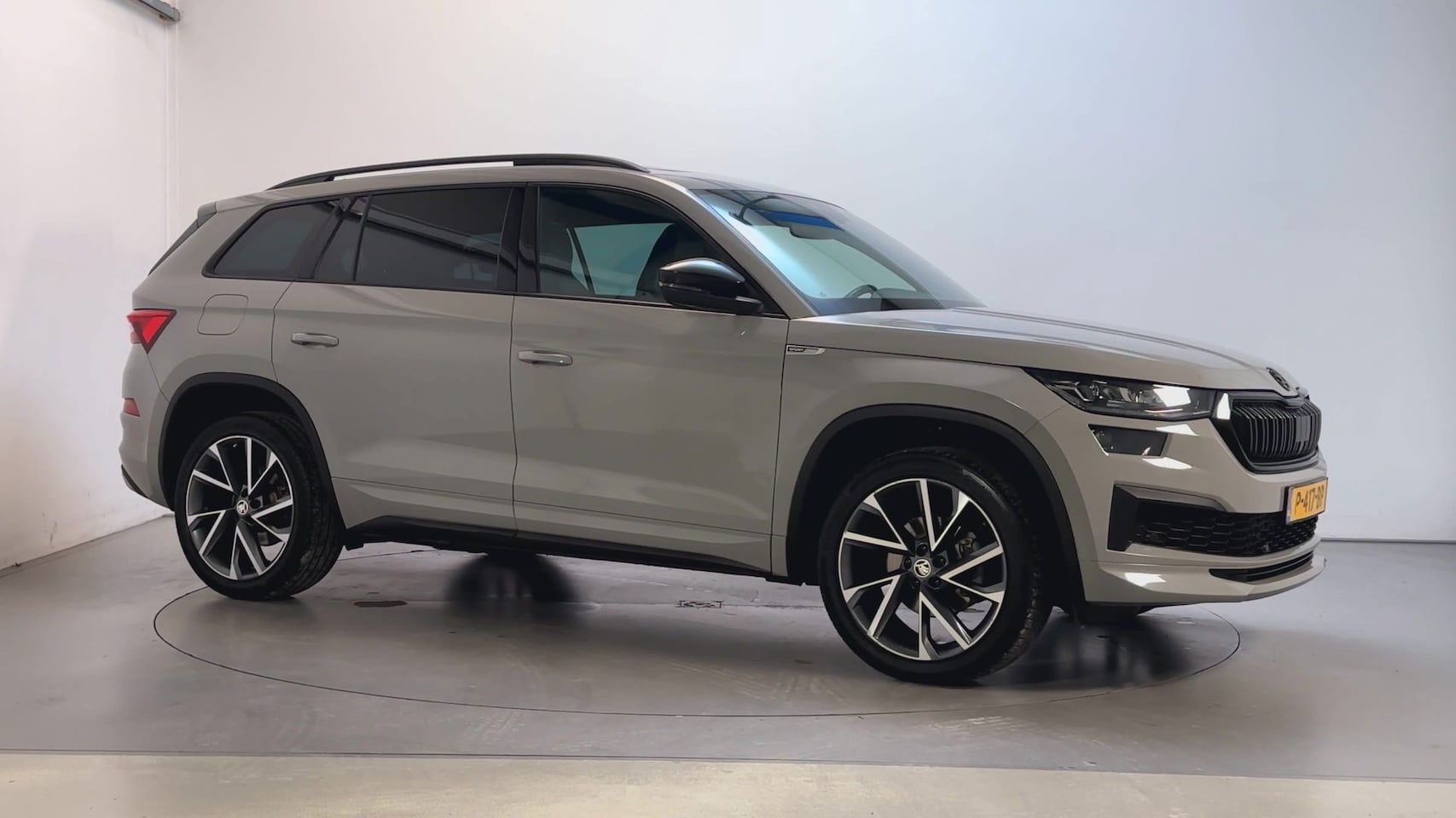 Skoda Kodiaq - 1.5 TSI 150pk DSG Sportline Business Trekhaak Panoramadak Sfeerverlichting Adaptive Cruise - AutoWereld.nl