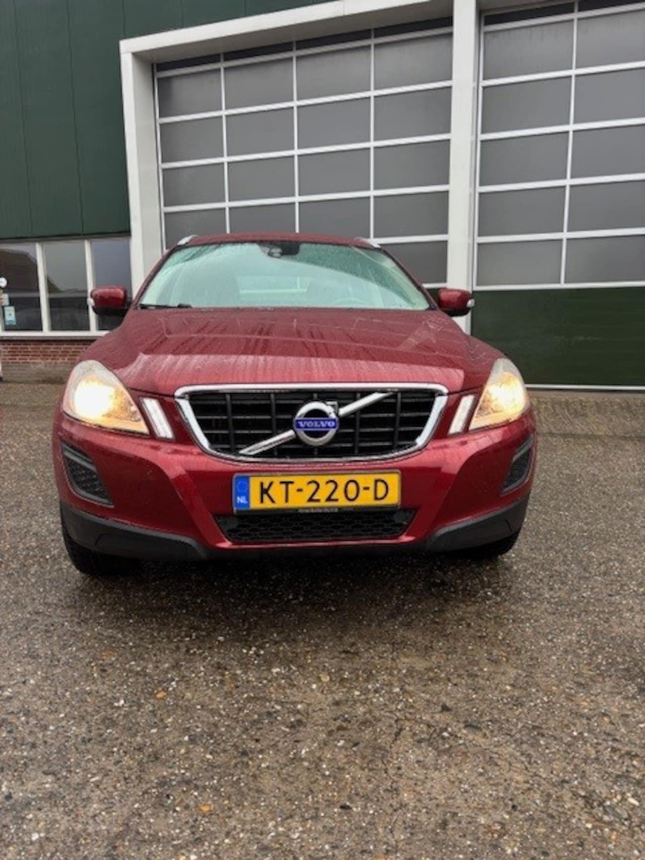 Volvo XC60 - 2.0 T5 245 PK Momentum Aut / Leer/PDC/STOELVERWARMING/BLUE TOOTH/ELEC STOEL LINKS - AutoWereld.nl