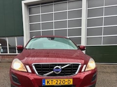 Volvo XC60 - 2.0 T5 245 PK Momentum Aut / Leer/PDC/STOELVERWARMING/BLUE TOOTH/ELEC STOEL LINKS