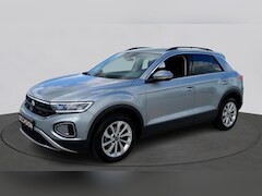 Volkswagen T-Roc - 1.0 TSI Life | Multimedia | 17" velgen | Privacy Glass | App Connect |