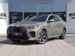 BMW iX2 - eDrive20 M Sport / Panoramadak / Trekhaak / Sportstoelen / M Adaptief onderstel / Comfort