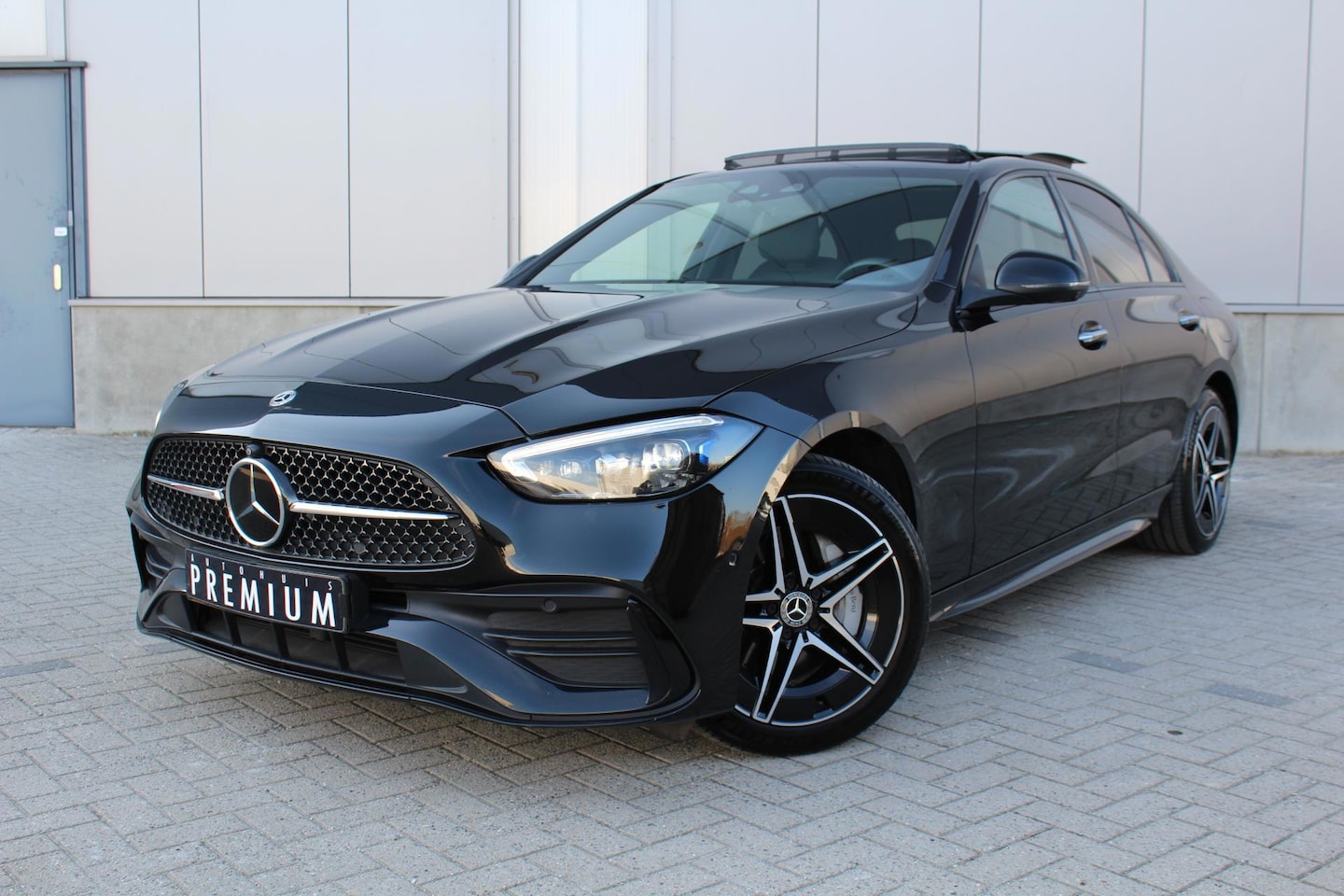 Mercedes-Benz C-klasse - C300e C300e AMG Premium Plus Pano/Head-up/Trekhaak/Memory/Leder - AutoWereld.nl