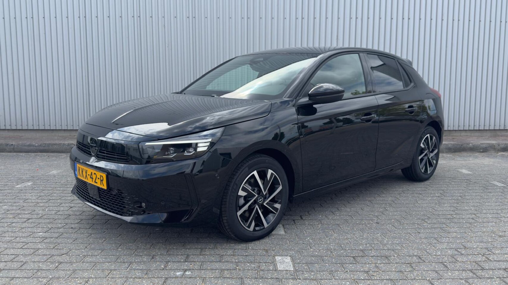 Opel Corsa - GS | Apple Carplay / Android Auto | Draadloos opladen | Camera achter | Dodehoek sensoren - AutoWereld.nl