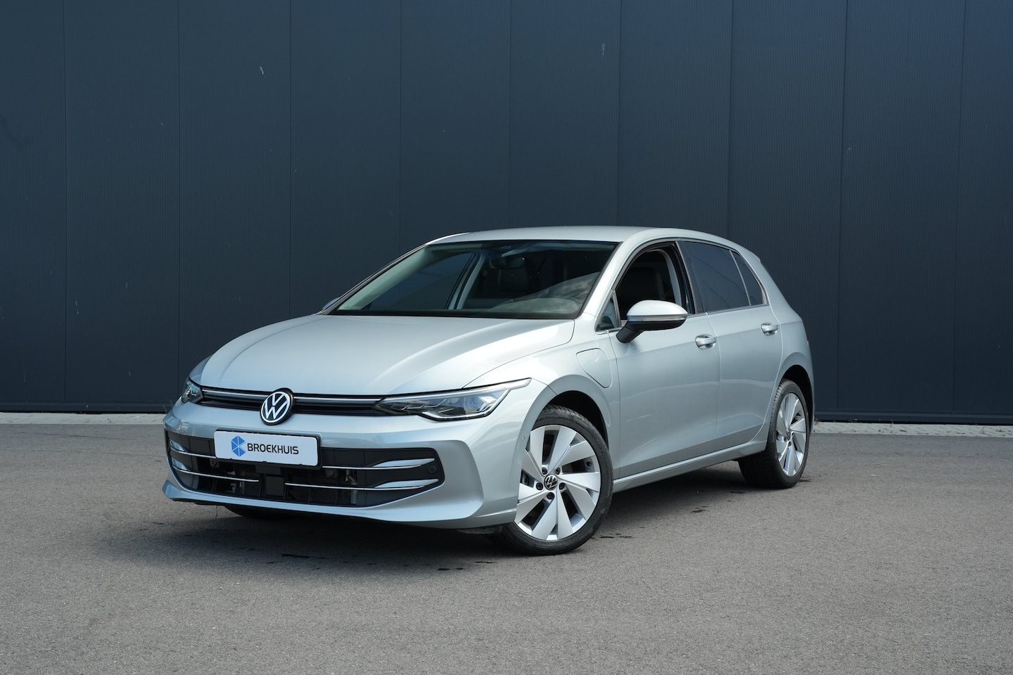 Volkswagen Golf - 1.5 eHybrid Life Edition | ErgoActive Massage | Leder / Alcantara | Camera - AutoWereld.nl