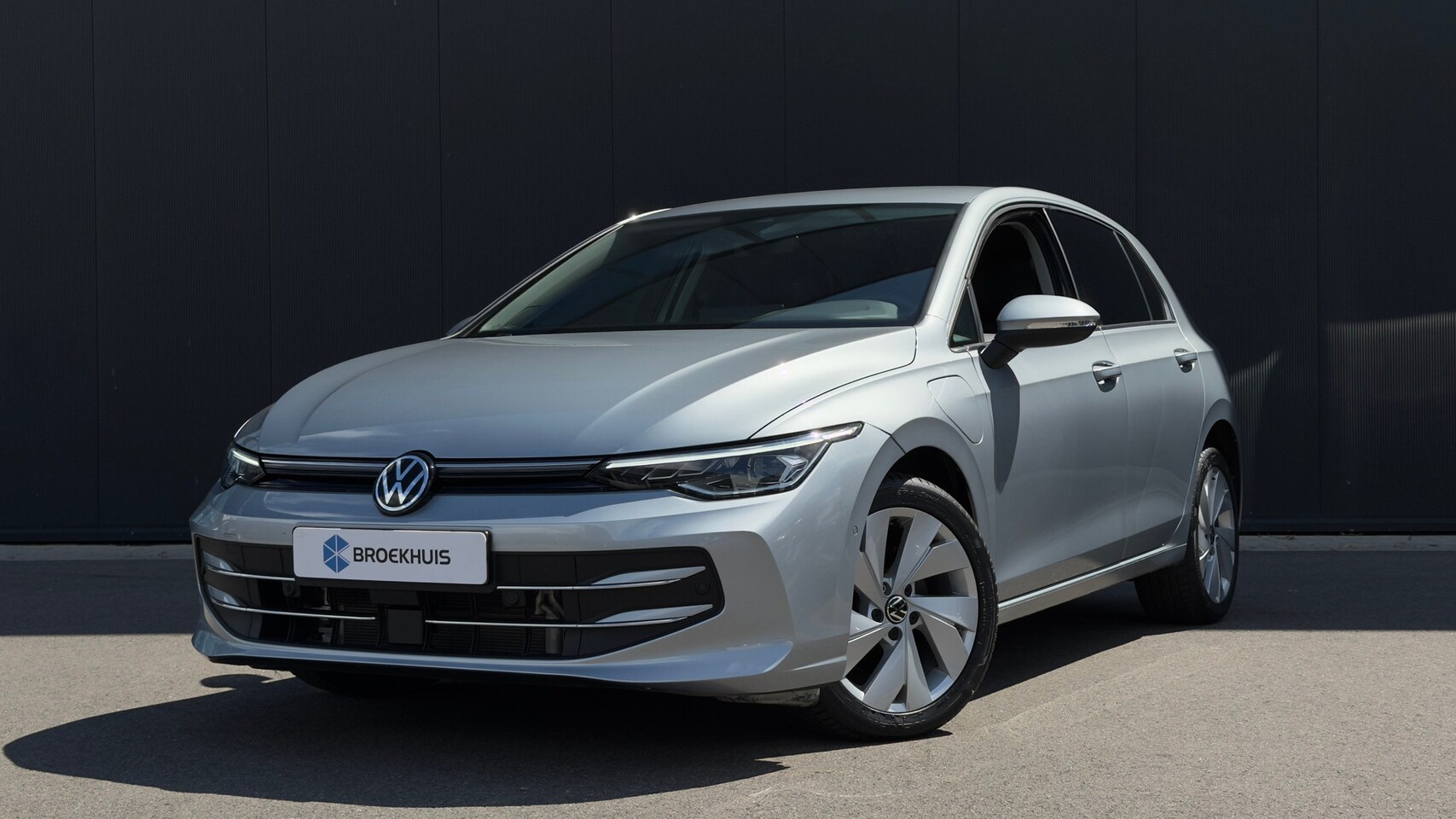 Volkswagen Golf - 1.5 eHybrid Life Edition | ErgoActive Massage | Leder / Alcantara | Camera - AutoWereld.nl