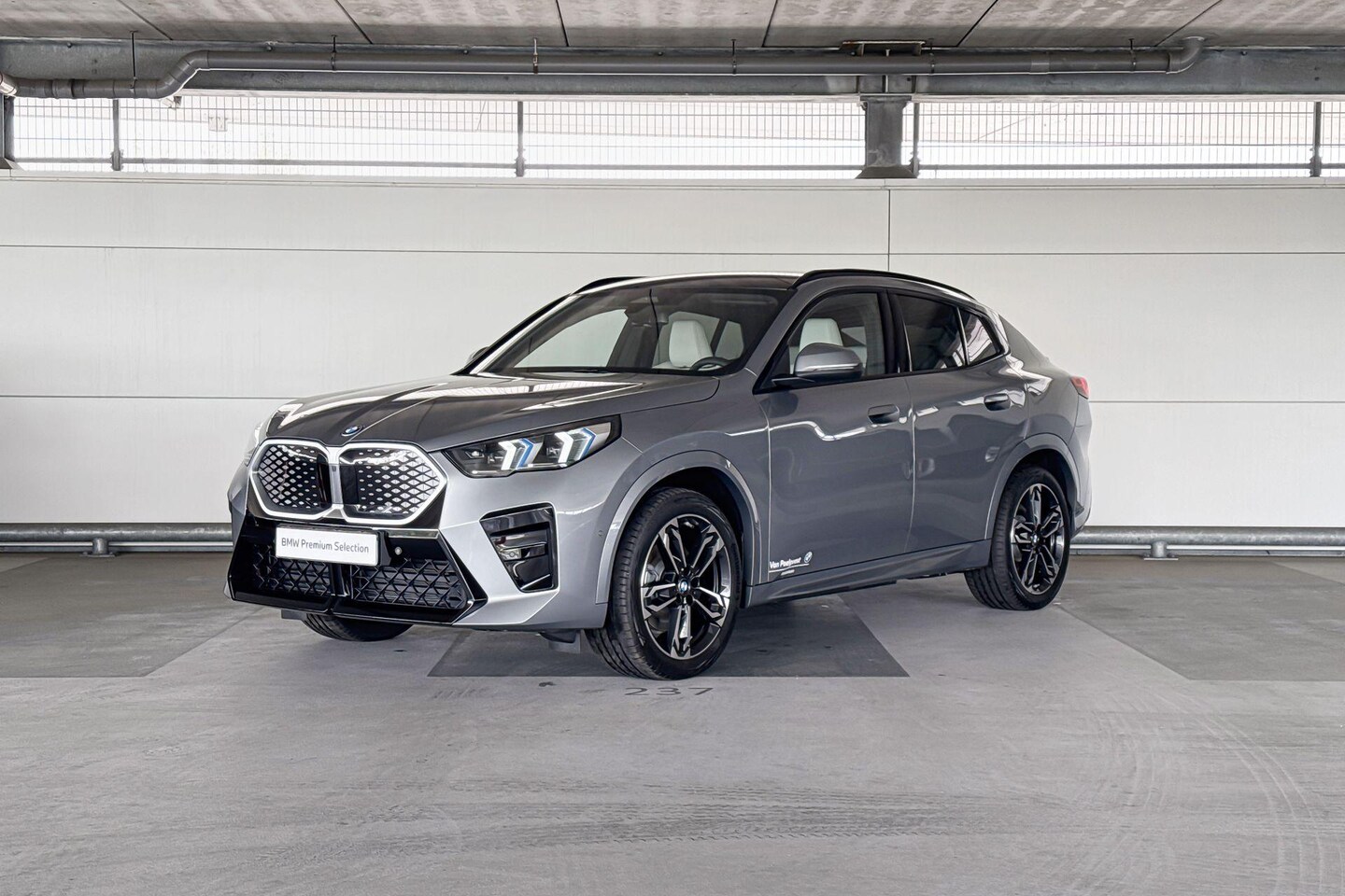 BMW iX2 - xDrive30 67 kWh M Sport Edition | M Sportpakket | Premium Pack | Trekhaak | Huisselectie - AutoWereld.nl