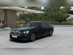 BMW i5 - eDrive40 M Sport / Panoramadak / Trekhaak / Comfortstoelen / Parking Assistant Plus / Adap