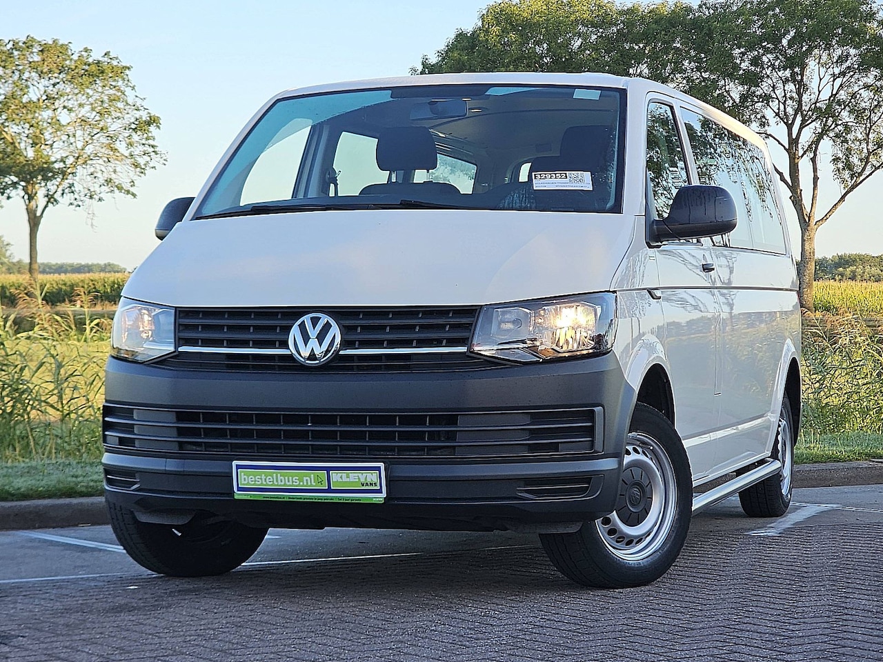 Volkswagen Transporter - 2.0 TDI L2H1 9 Persoons Combi Personenbus Tourer Ex Taxi Airco BPM Vrij Euro6 84PK! - AutoWereld.nl