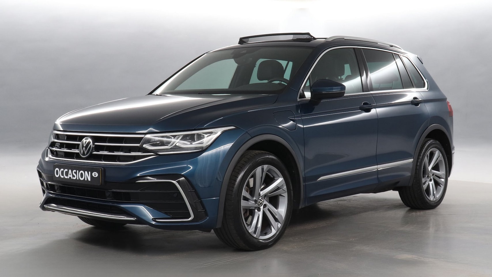 Volkswagen Tiguan - 1.4 TSI 245pk eHybrid R-Line Business+ / 81% SOH / Panoramadak / Keyless / Trekhaak - AutoWereld.nl