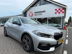 BMW 1-serie - 118i High Executive. RIJKLAARPRIJS TREKHAAK/AUTOMAAT/SPORTSTOELEN