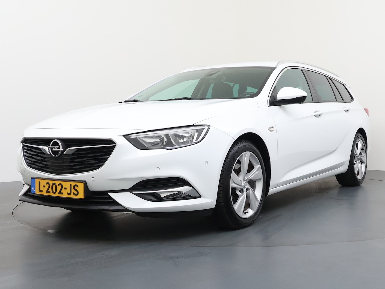 Opel Insignia Sports Tourer - 1.5 Turbo Innovation / Navigatie / Camera / Parkeersensoren / Keyless / Stuur -en Stoelver - AutoWereld.nl