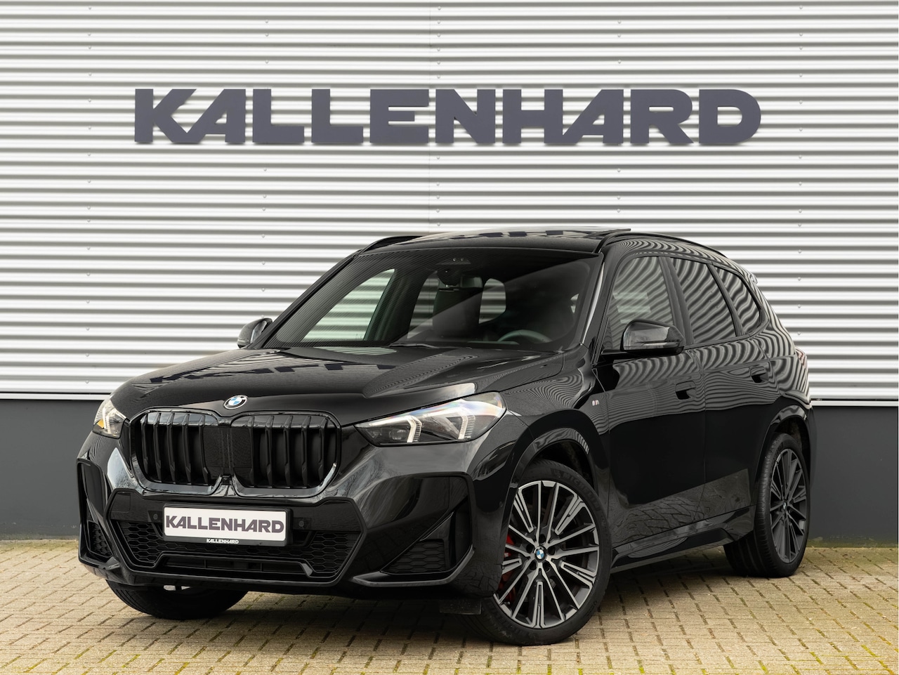 BMW X1 - sDrive18i M-Sport Pro - 20 inch - Pano - Memory - Trekhaak - Head-up - AutoWereld.nl