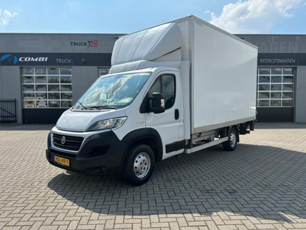 Fiat Ducato - 35H 2.3 MultiJet Bakwagen met laadklep > 1067kg Laadvermogen/ Meubelbak met laadklep - AutoWereld.nl