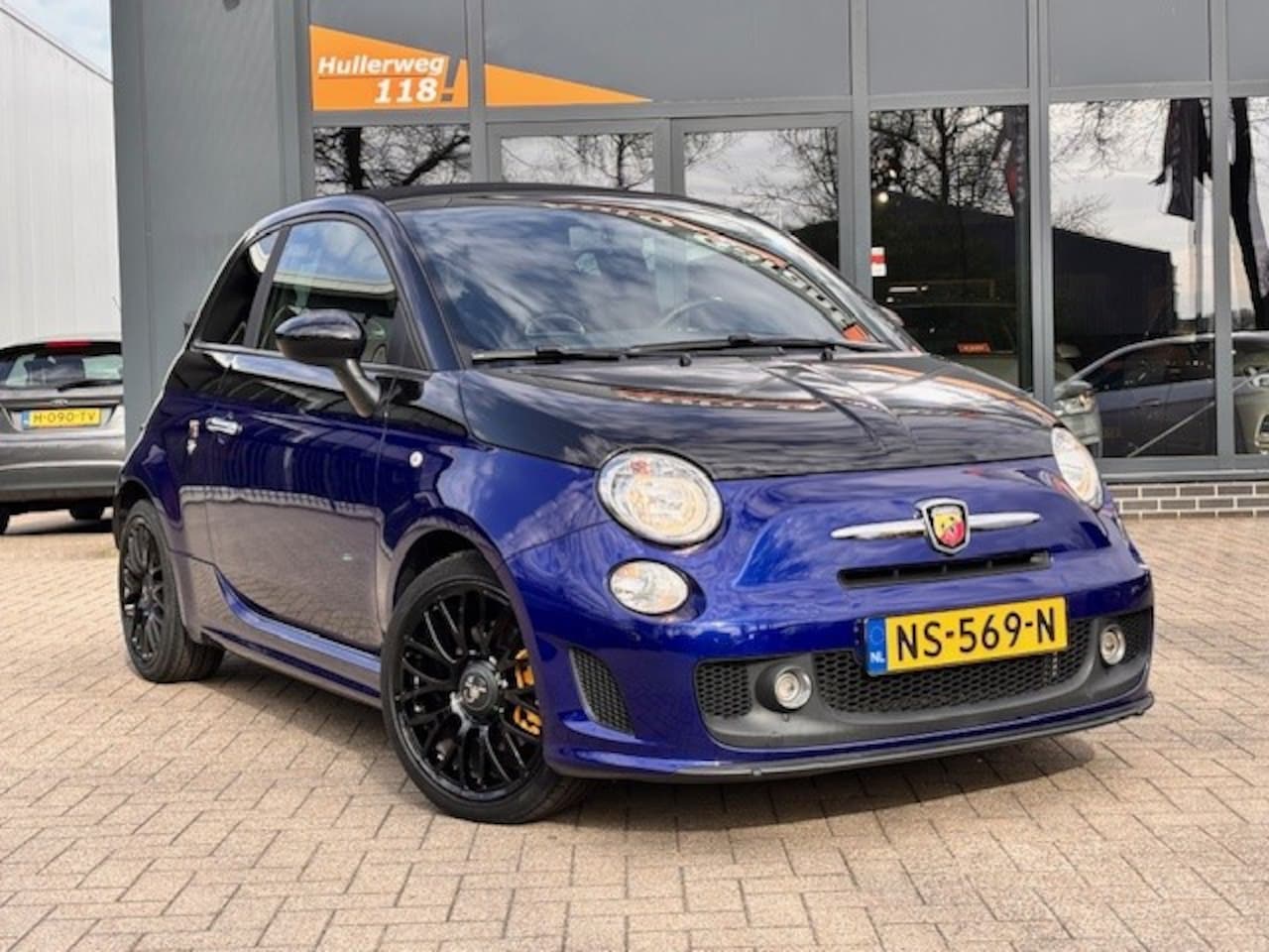 Abarth 595 - 1.4 T-Jet Abarth Elaborabile/ cabrio / bi colore/leder/pdc/zeer netjes - AutoWereld.nl