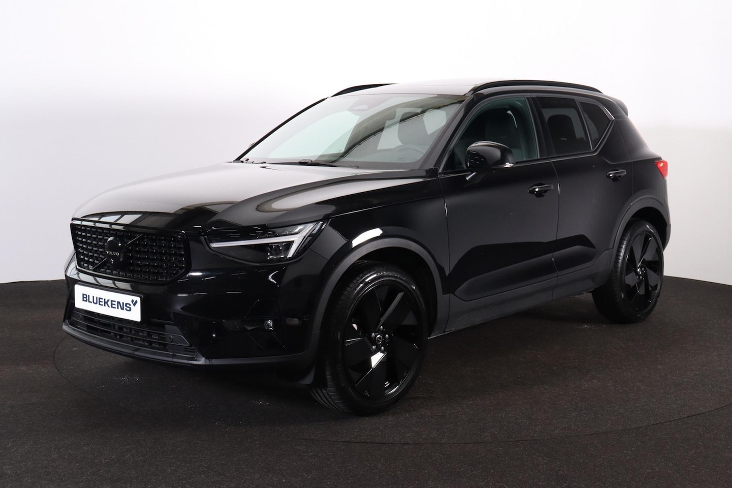 Volvo XC40 - B3 Plus Black Edition - Panorama/schuifdak - IntelliSafe Assist & Surround - 360º Camera - - AutoWereld.nl
