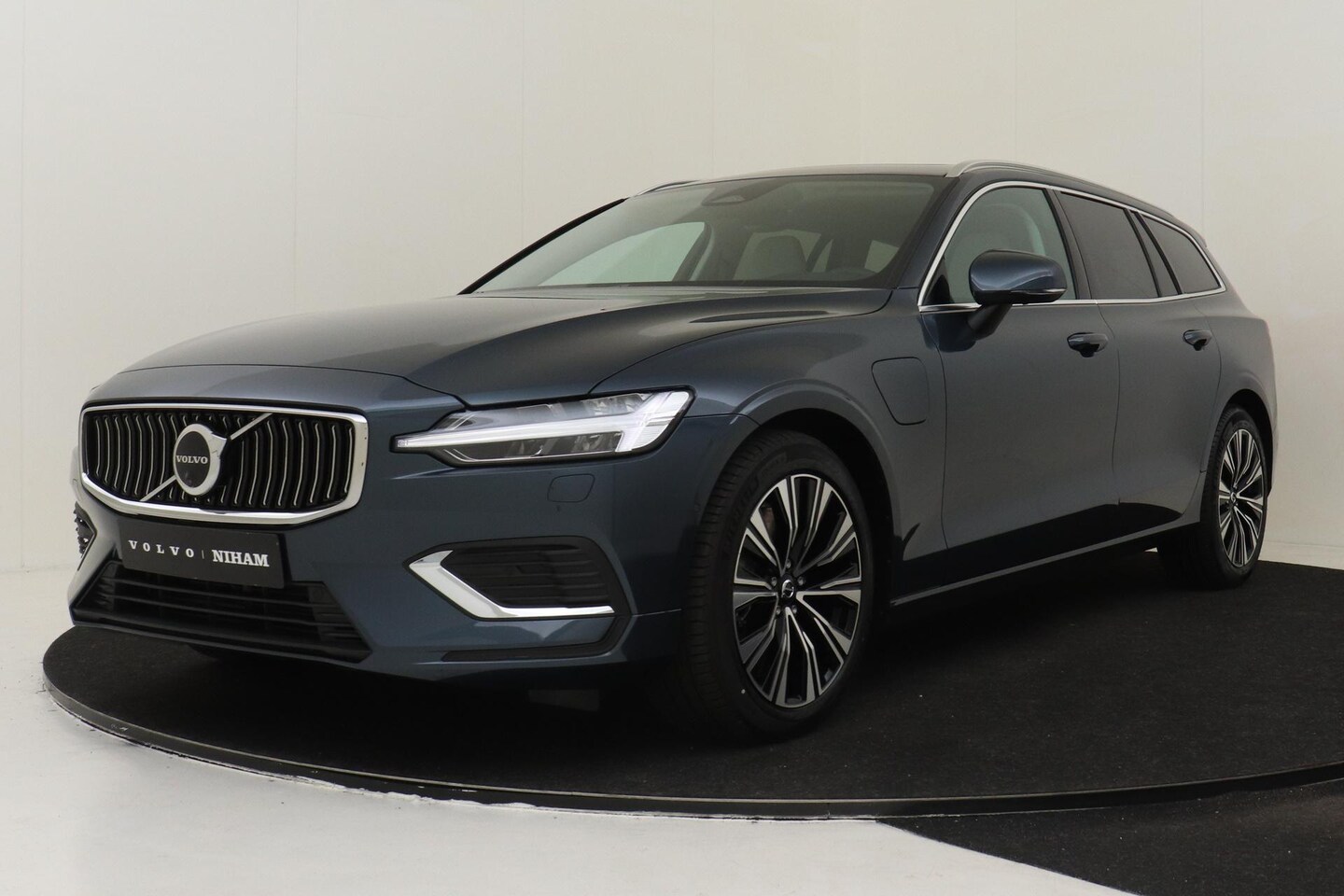Volvo V60 - T6 PLUG-IN HYBRID AWD ULTRA BRIGHT -PANO.DAK|HARMAN/KARDON|360°CAM|HEAD-UP DISP.|PRIVACY.G - AutoWereld.nl