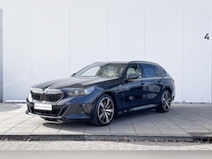 BMW 5-serie Touring - 550e xDrive / Driving Assistant Professional / Glazen Panoramadak / Harman-Kardon / Head-U