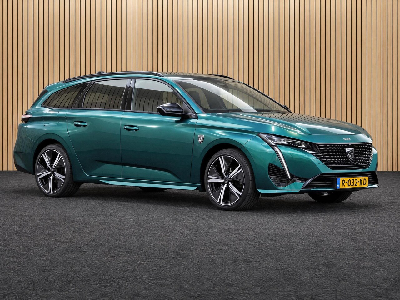 Peugeot 308 SW - 1.2 PureTech GT Automaat | Navi / Camera / Climate - AutoWereld.nl