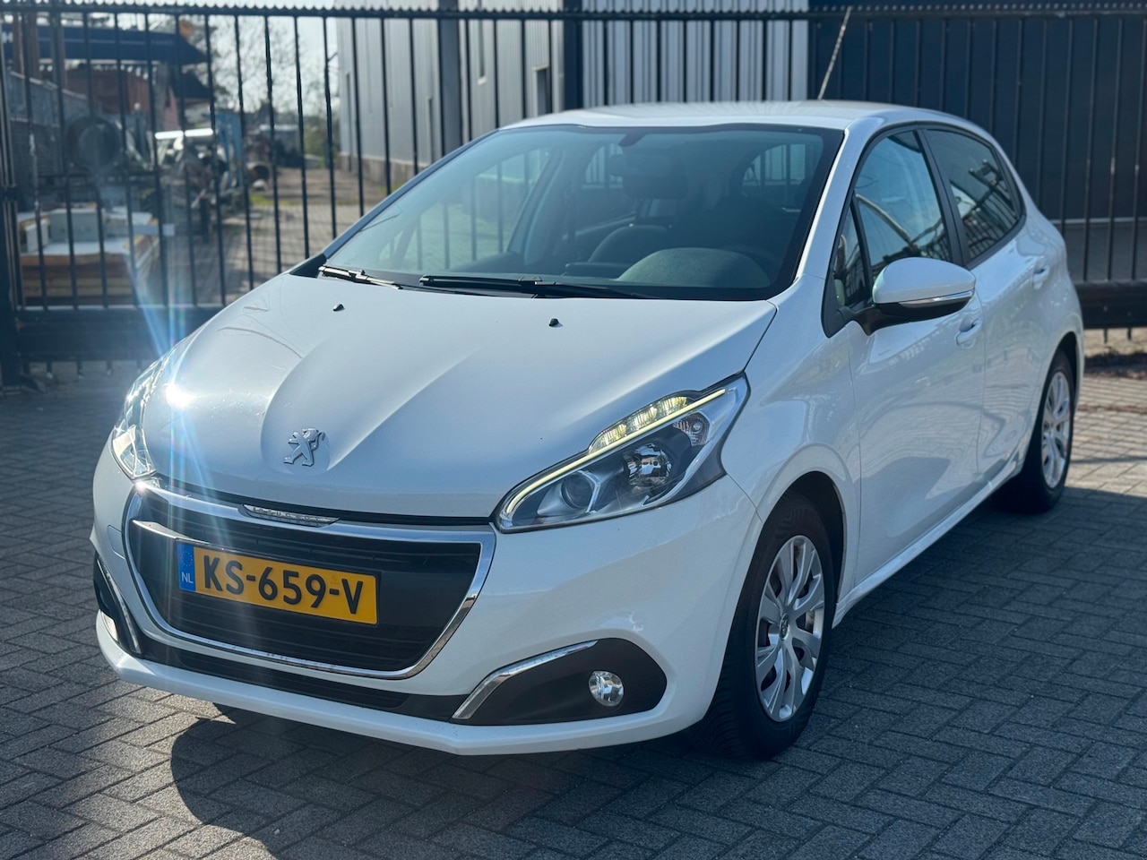 Peugeot 208 - 1.2 PureTech Blue Lion Airco Navi 5 Deurs - AutoWereld.nl