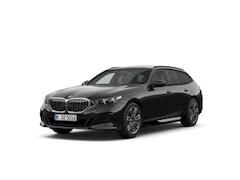 BMW 5-serie Touring - 520i | M Sportpakket | Innovation Pack | Travel Pack | Comfort Pack | Trekhaak