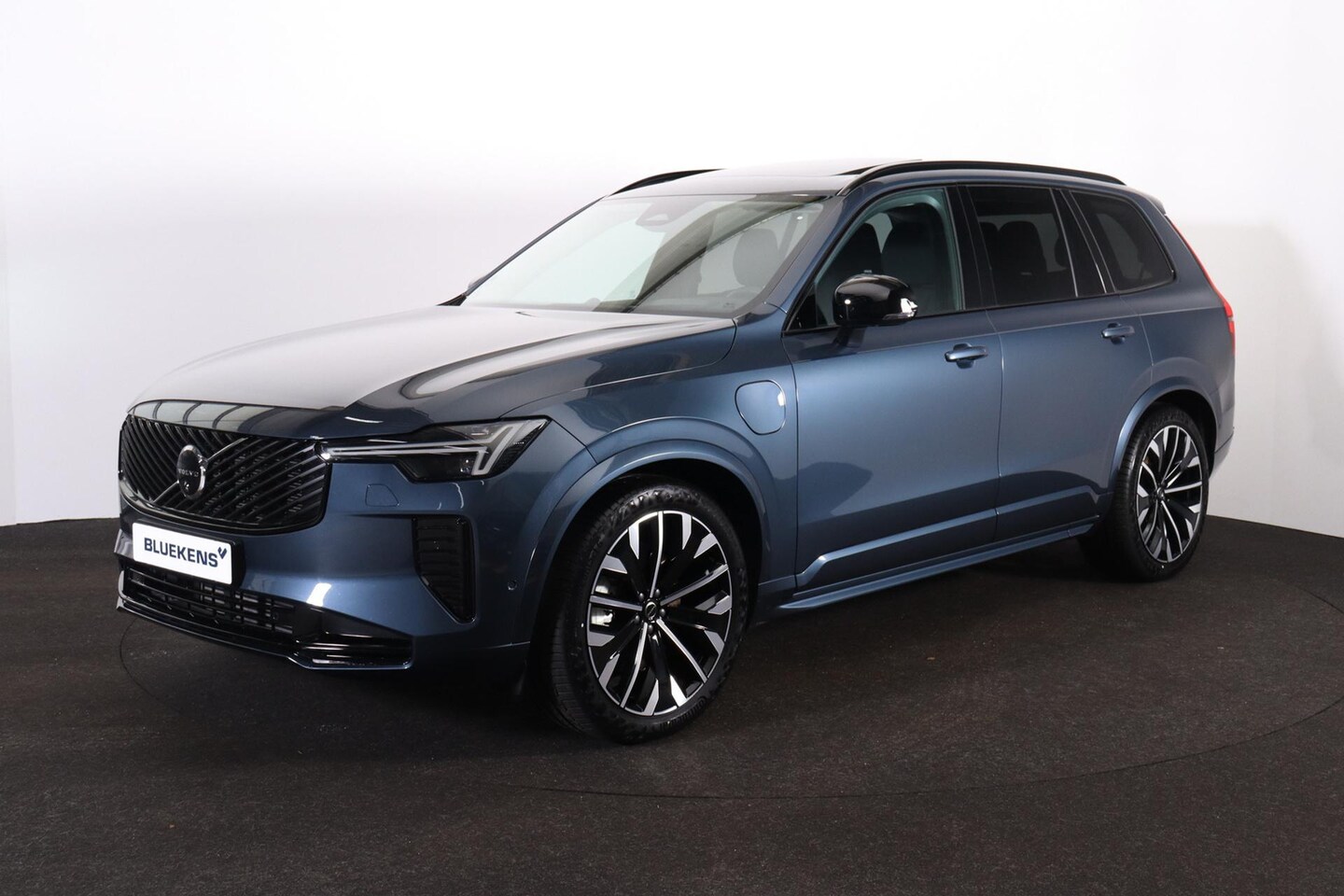 Volvo XC90 - T8 Recharge AWD Ultra Dark - Luchtvering - Panorama/schuifdak - IntelliSafe Assist & Surro - AutoWereld.nl