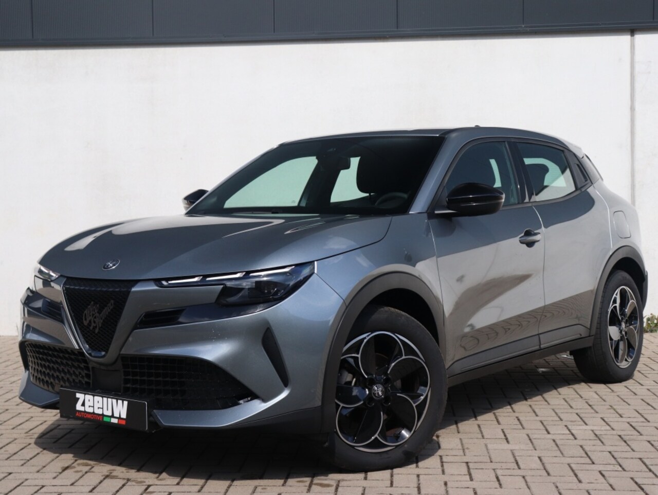 Alfa Romeo Junior - Elettrica 54 kWh | Carplay | Clima | Cruise | LED | 18" - AutoWereld.nl