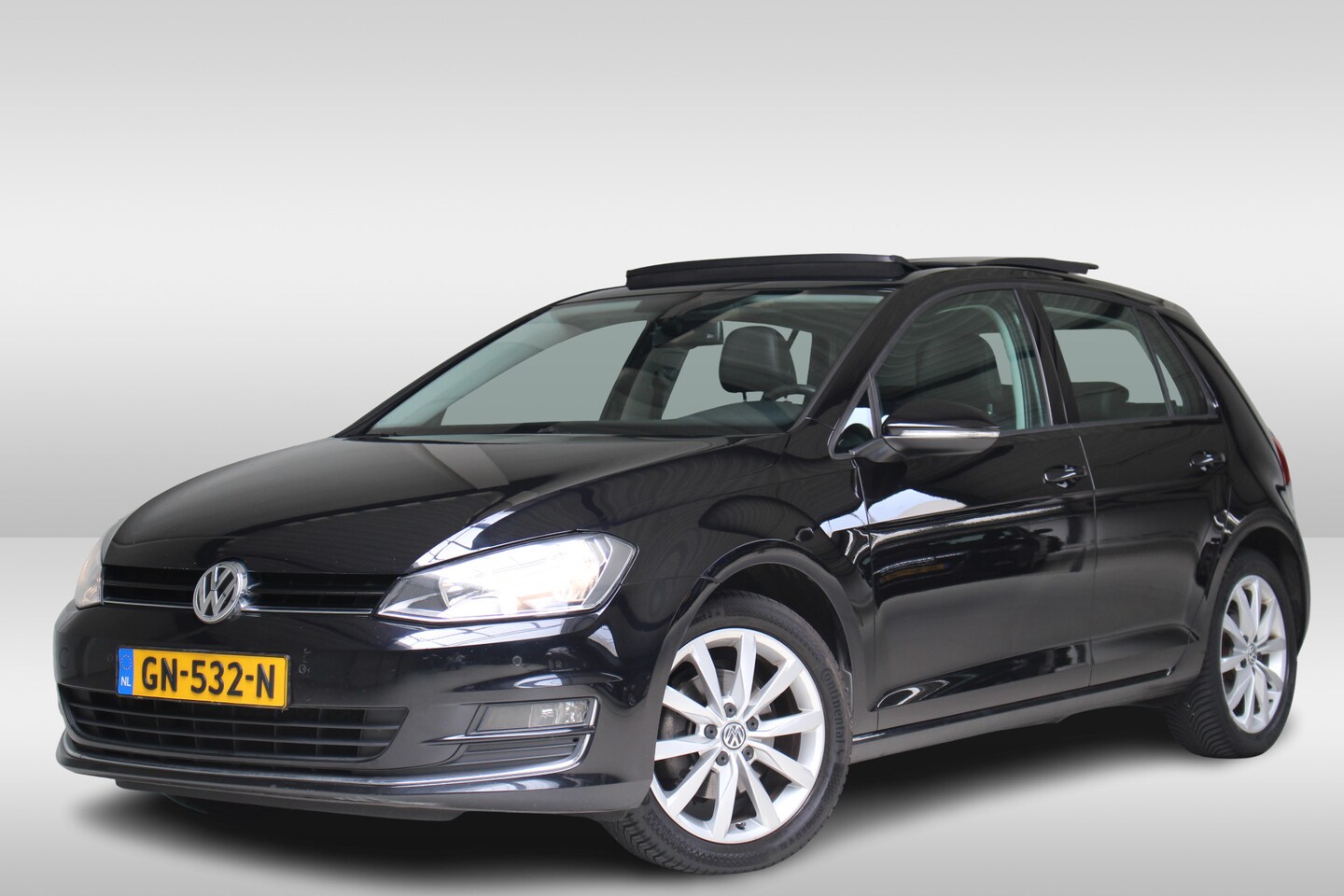 Volkswagen Golf - 1.4 TSI Business Edition Connected Navigatie | Camera | Panoramadak | Sportstoelen - AutoWereld.nl