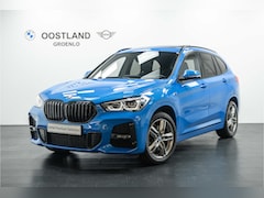 BMW X1 - xDrive25e M Sport Automaat / Panoramadak / Trekhaak / Achteruitrijcamera / Sportstoelen /