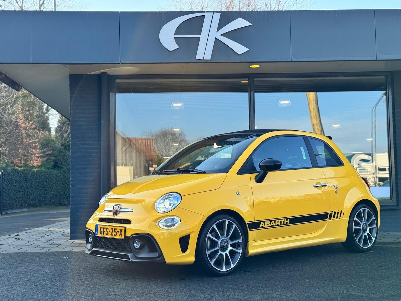 Abarth 595 - 1.4 T-Jet Abarth Turismo 70th Anniversary |CABRIO! - AutoWereld.nl
