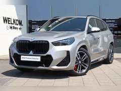 BMW X1 - xDrive25e M Sport Automaat / Panoramadak / Trekhaak / Sportstoelen / Achteruitrijcamera /