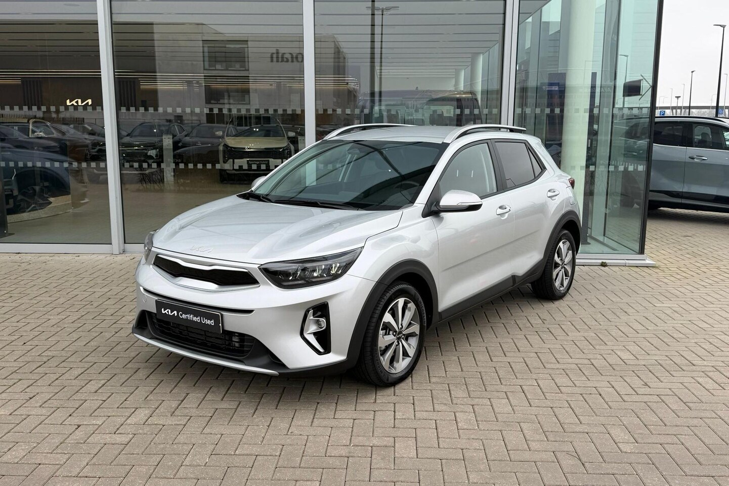 Kia Stonic - 1.0 T-GDi 100PK MHEV DynamicPlusLine | 9.000km! | Navigatie | Camera | Climate control | C - AutoWereld.nl