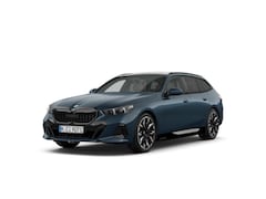 BMW 5-serie Touring - 550e xDrive | M Sportpakket Pro | Innovation Pack | Travel Pack | Comfort Pack | Trekhaak