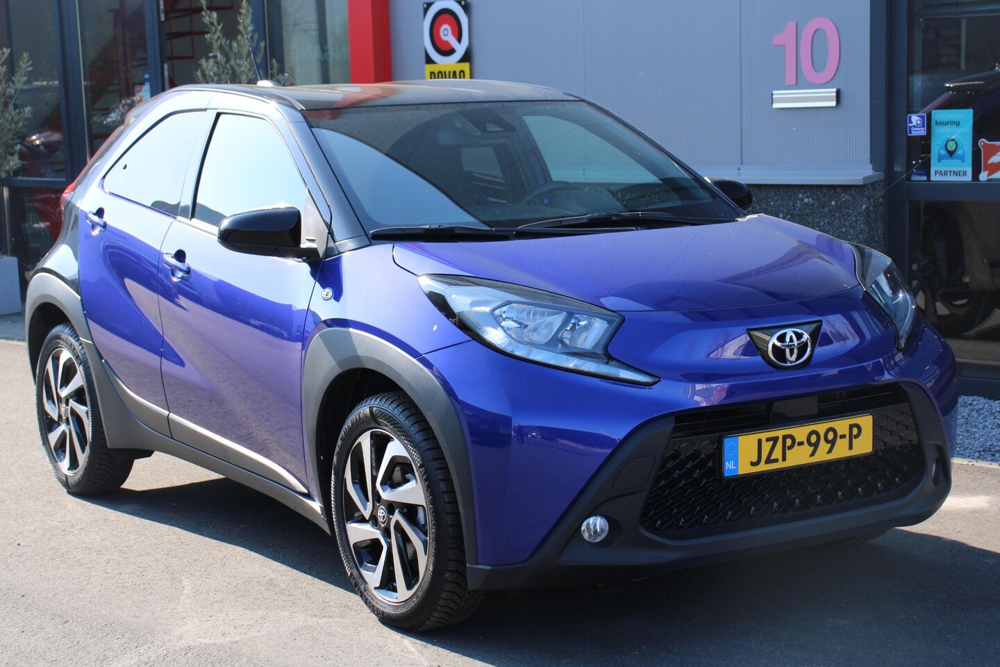 Toyota Aygo X - 1.0 VVT-i MT Business TWO-TONE 10DKM, 2025, CAMERA, STOELVERW.(* 10 JAAR GARANTIE) - AutoWereld.nl