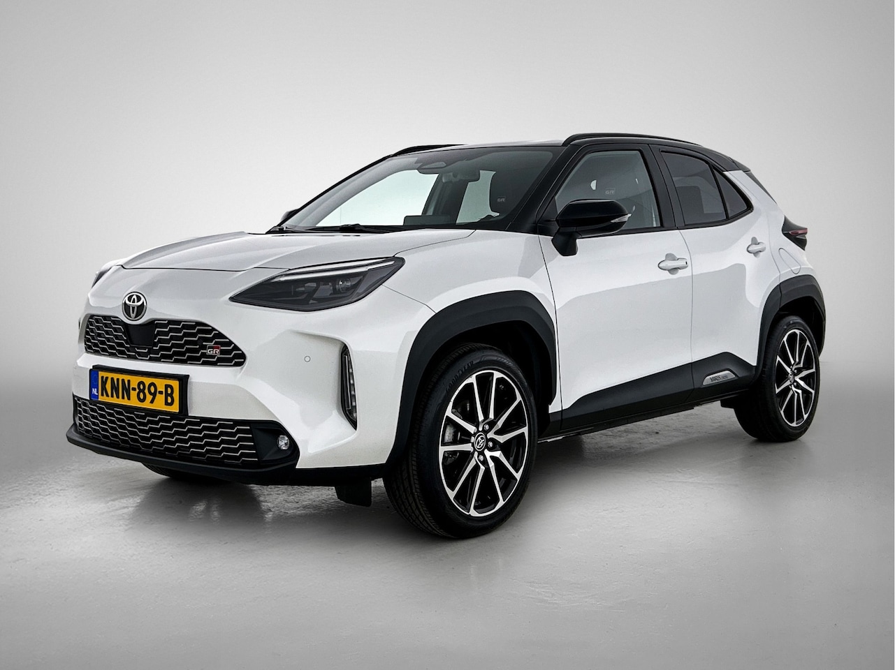Toyota Yaris Cross - 1.5 Hybrid 130 GR SPORT | BTW voertuig | JBL | Head-Up Display | LED Matrix | Dodehoek det - AutoWereld.nl