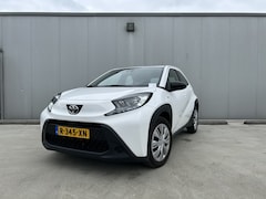 Toyota Aygo X - 1.0 VVT-i MT Play | CarPlay | Achteruitrijcamera | Cruise control adaptief | Airco |