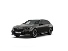 BMW 5-serie Touring - 530e M Sport Pro | Trekhaak | Panoramadak | Driving Assistant | Innovation Pack | Travel P