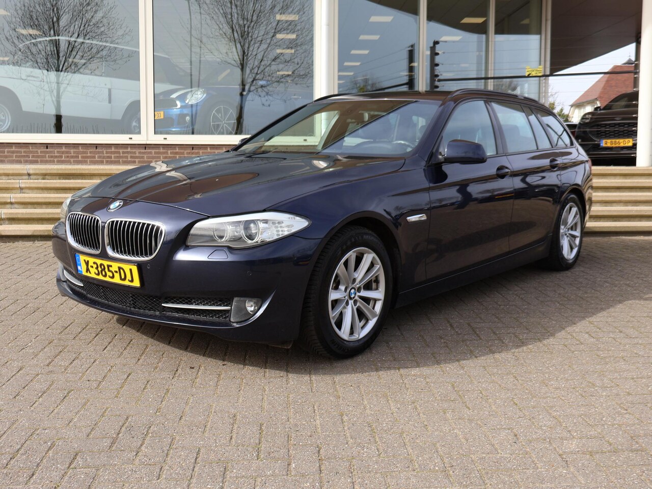 BMW 5-serie Touring - 528i 258 PK 6-CILINDER AUT. + LEDER | STOELVERW. | NAVIGATIE - AutoWereld.nl