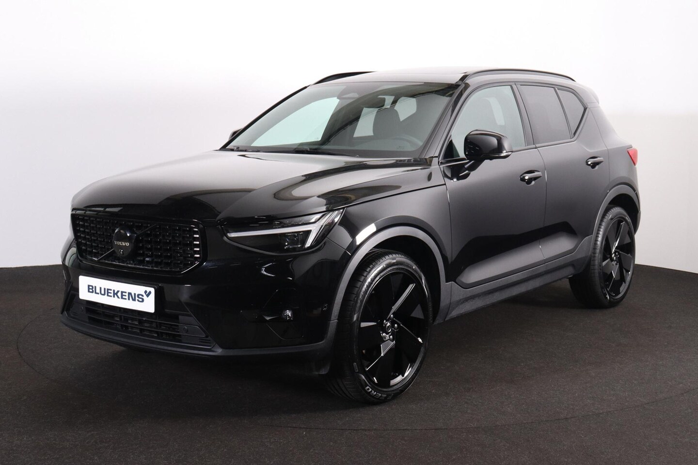 Volvo XC40 - B3 Plus Black Edition - Panorama/schuifdak - IntelliSafe Assist & Surround - 360º Camera - - AutoWereld.nl
