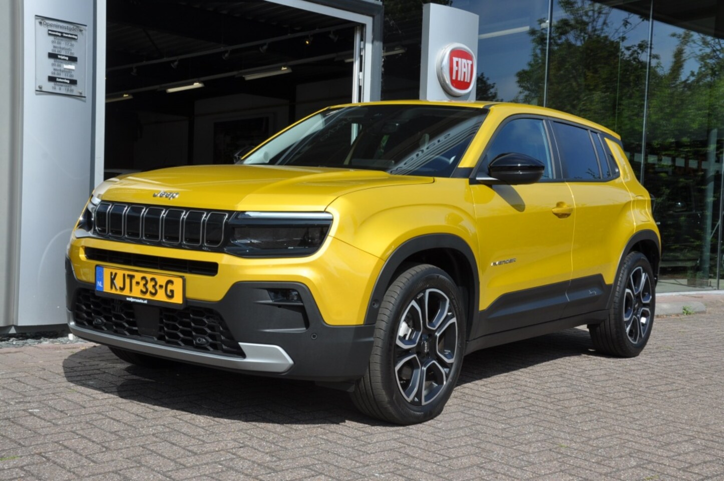 Jeep Avenger - 1.2 e-Hybr Summit Great car, small price - AutoWereld.nl