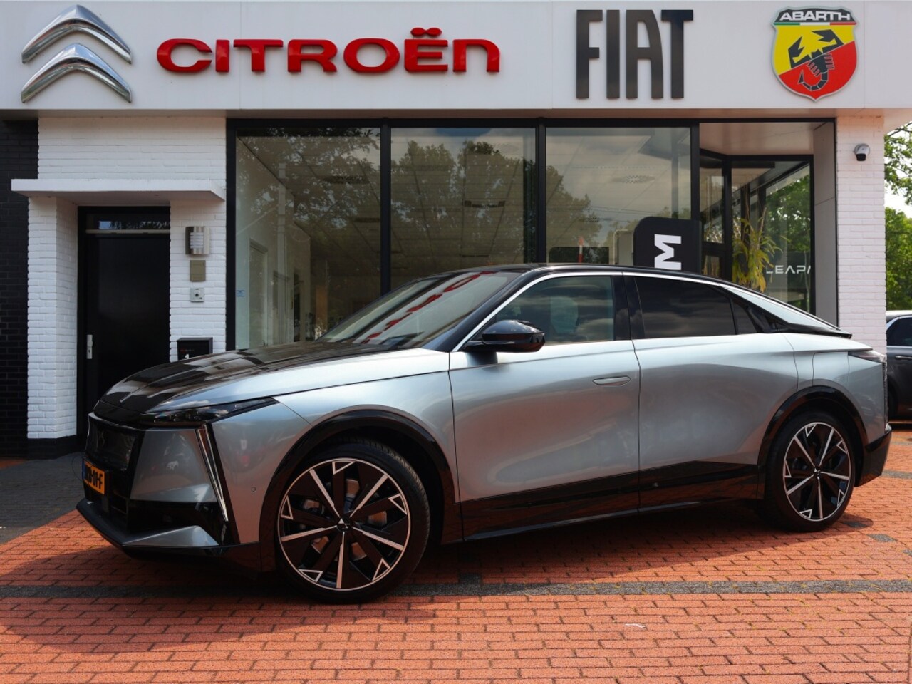 DS No 8 - EV 97,2 kWh 350PK AWD Long Range Étoile Absulute Comfort Tech, Rijklaarprijs | Trekhaak | - AutoWereld.nl