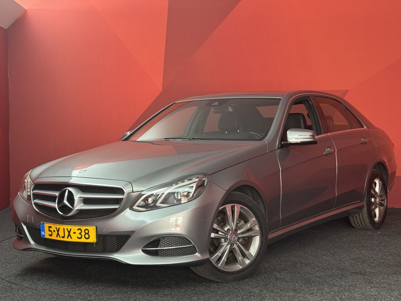Mercedes-Benz E-klasse - 200 Ambition Avantgarde | Clima | Pano | Navigatie | APK 05-07-2027 - AutoWereld.nl