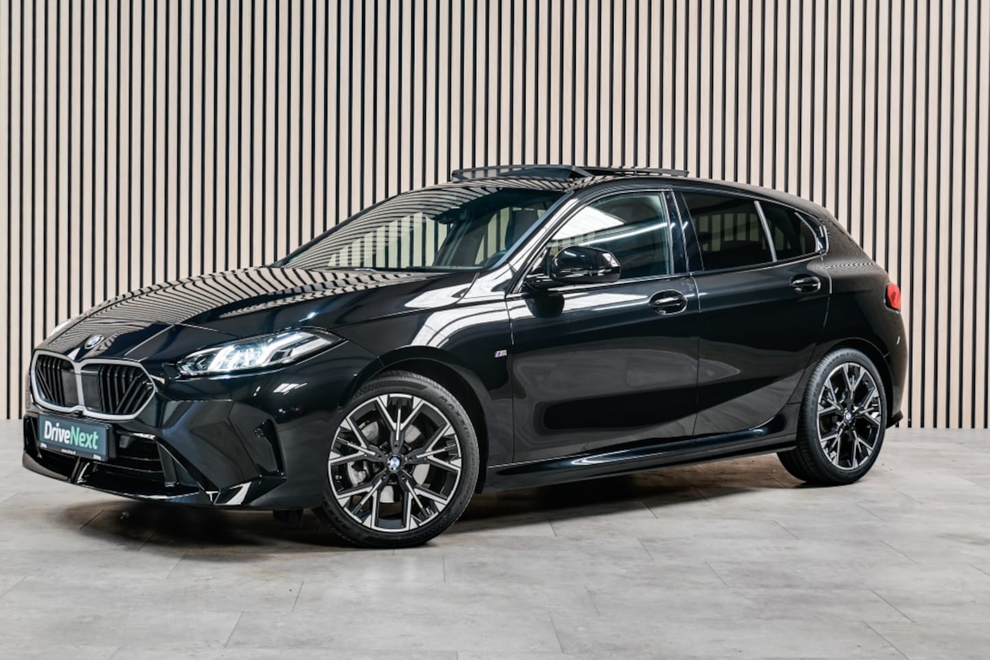 BMW 1-serie - 120i M Sport | PANO | ACC | Harman Kardon - AutoWereld.nl