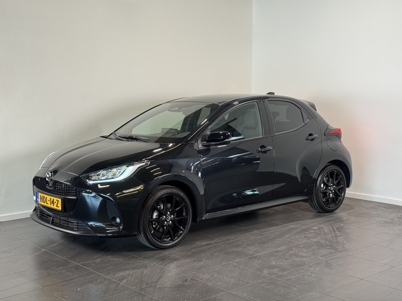 Mazda 2 Hybrid - 1.5 Homura Plus (model Toyota Yaris Executive) | Panorama dak | HUD | Stoel/Stuurverwarmin - AutoWereld.nl