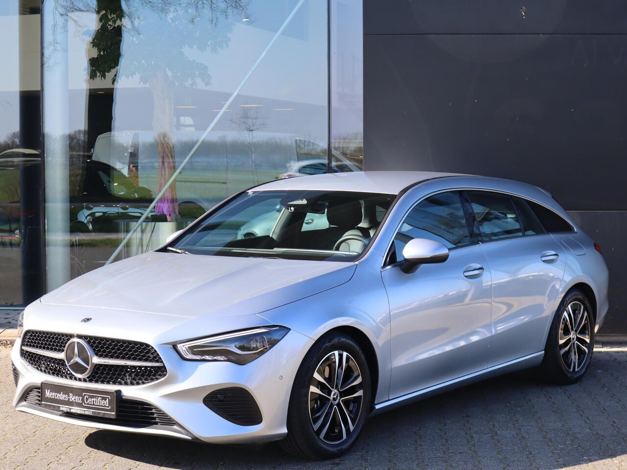 Mercedes-Benz CLA-klasse Shooting Brake - 180 Star Edition l Keyless l Achteruitrij camera l Stoelverwarming - AutoWereld.nl