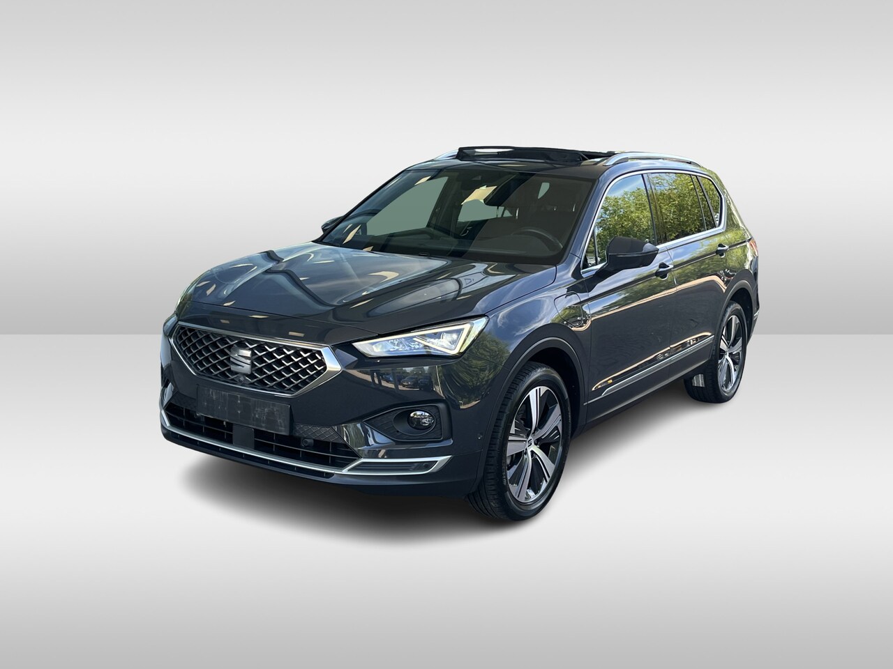 SEAT Tarraco - 1.4 TSI 245pk e-Hybrid PHEV Xperience DSG Automaat / Panorama dak / Wegkl Trekhaak / LEDER - AutoWereld.nl
