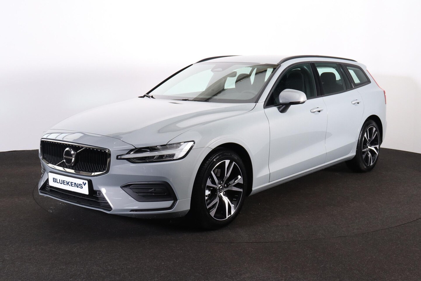 Volvo V60 - B4 Essential Edition - Intellisafe Assist/Surround - LED-koplampen - Google Infotainment - - AutoWereld.nl