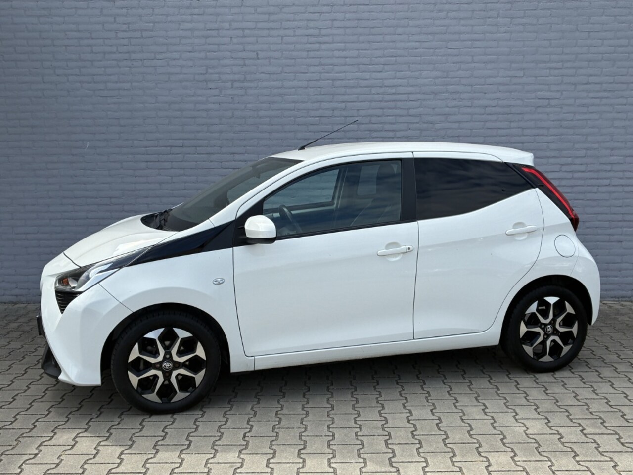 Toyota Aygo - 1.0 VVT-i X-Joy 5-deurs | NL auto | Clima | CPV - AutoWereld.nl
