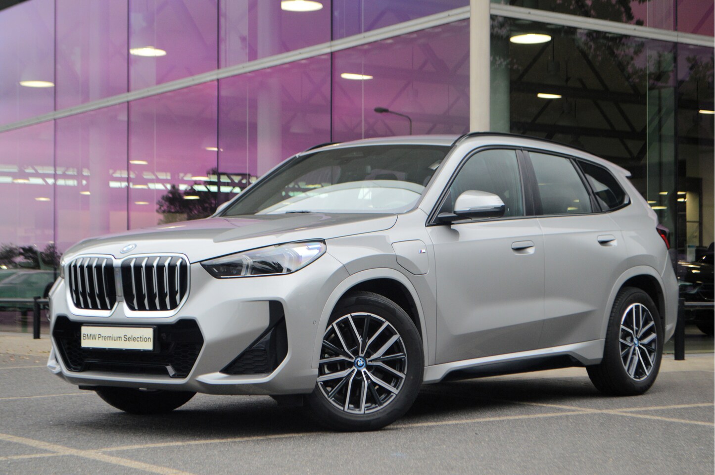 BMW X1 - xDrive25e M Sport Automaat / Sportstoelen / Harman Kardon / Achteruitrijcamera / Comfort A - AutoWereld.nl