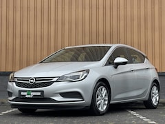 Opel Astra - 1.6 CDTI Business | Airconditioning | Cruise Control | Radio | Multifunctioneel Stuurwiel