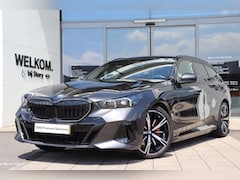 BMW 5-serie Touring - 530e M Sport Automaat / Trekhaak / Achteruitrijcamera / Adaptieve LED / Harman-Kardon / St